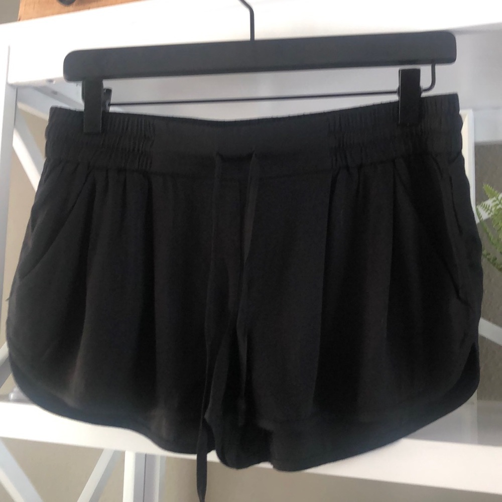 Talula sz S black BNWOT dolphin hem shorts